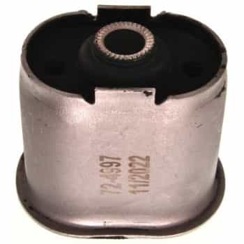 Spacer sleeve, leaf spring